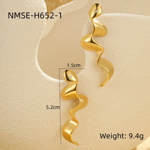 Personalized Simple Golden Earrings Irregular Asymmetric 18K Geometric Abstract Retro Snake Shaped Earrings Snake Year